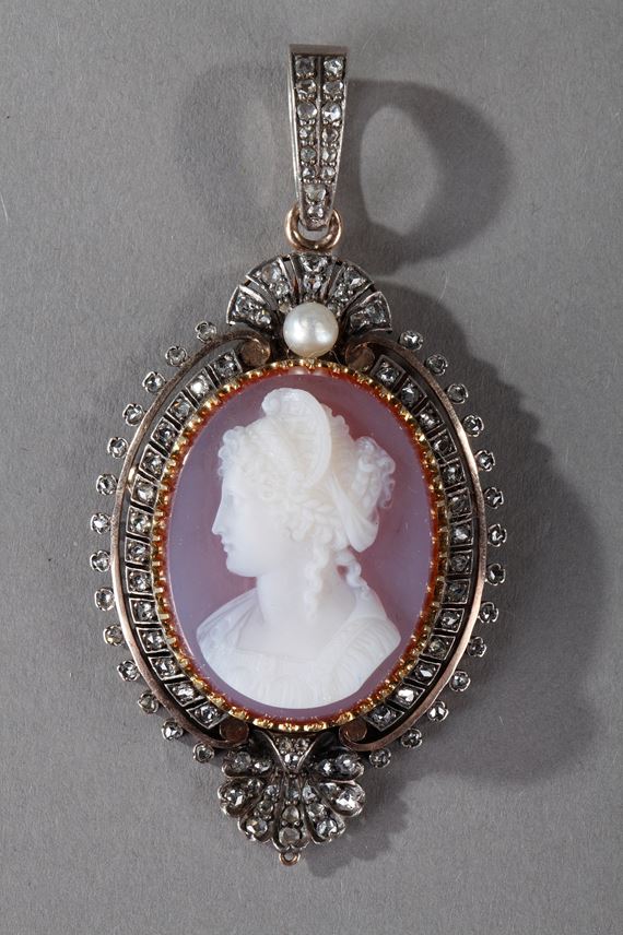 Cameo on agate, gold and diamond | MasterArt
